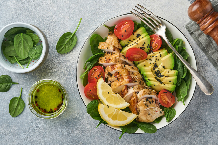 chicken-with-avocado-and-tomatos